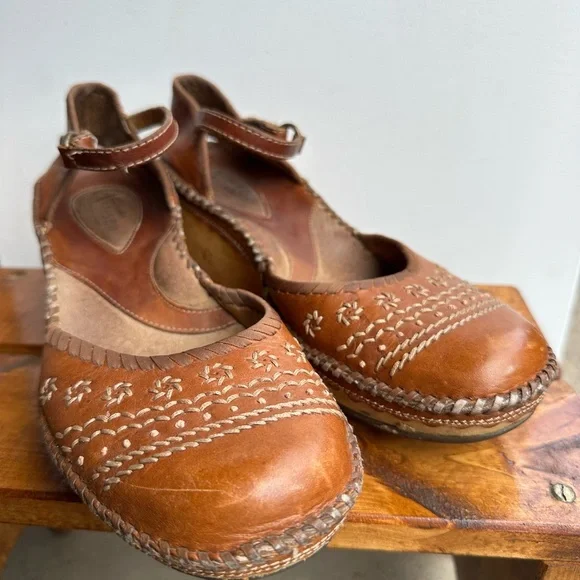 Clarks Artisan Collection Retro Mary Jane Style Leather Wedge Heels Women’s 7 - Picture 9 of 9